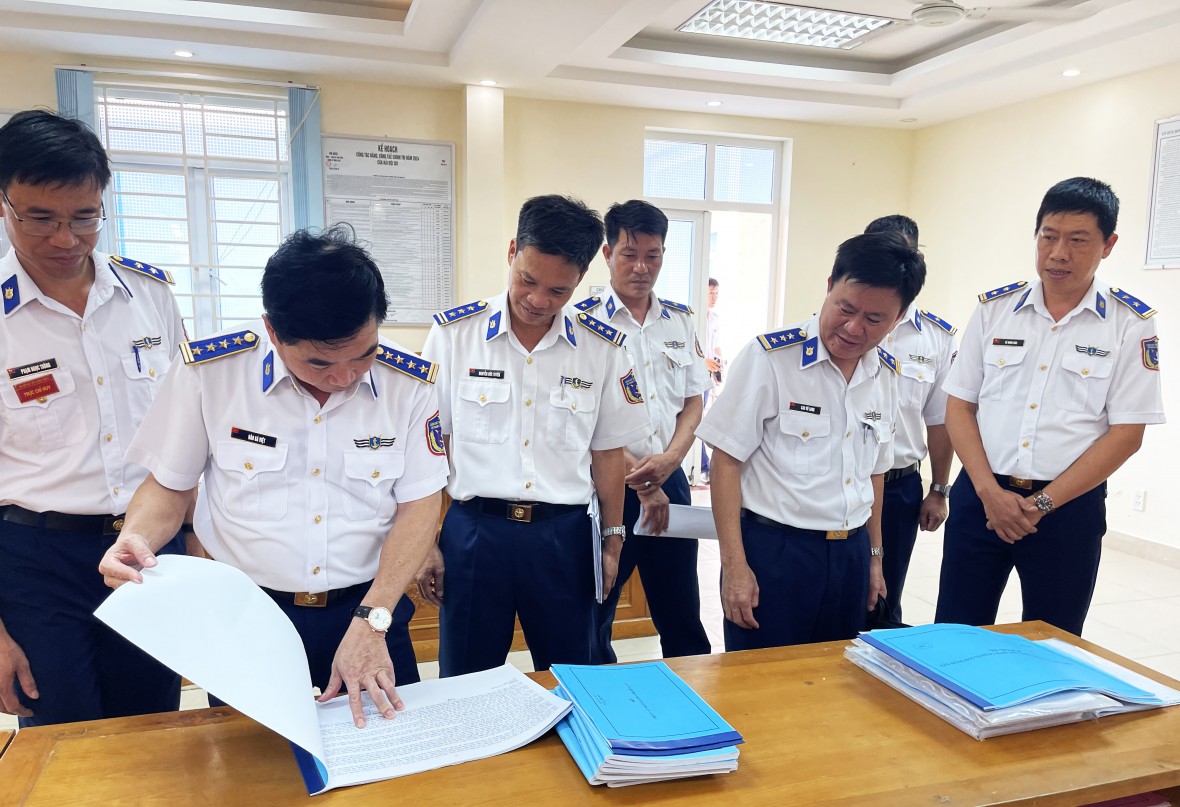 Tư lệnh Cảnh sát biển kiểm tra công tác chuẩn bị ra quân huấn luyện