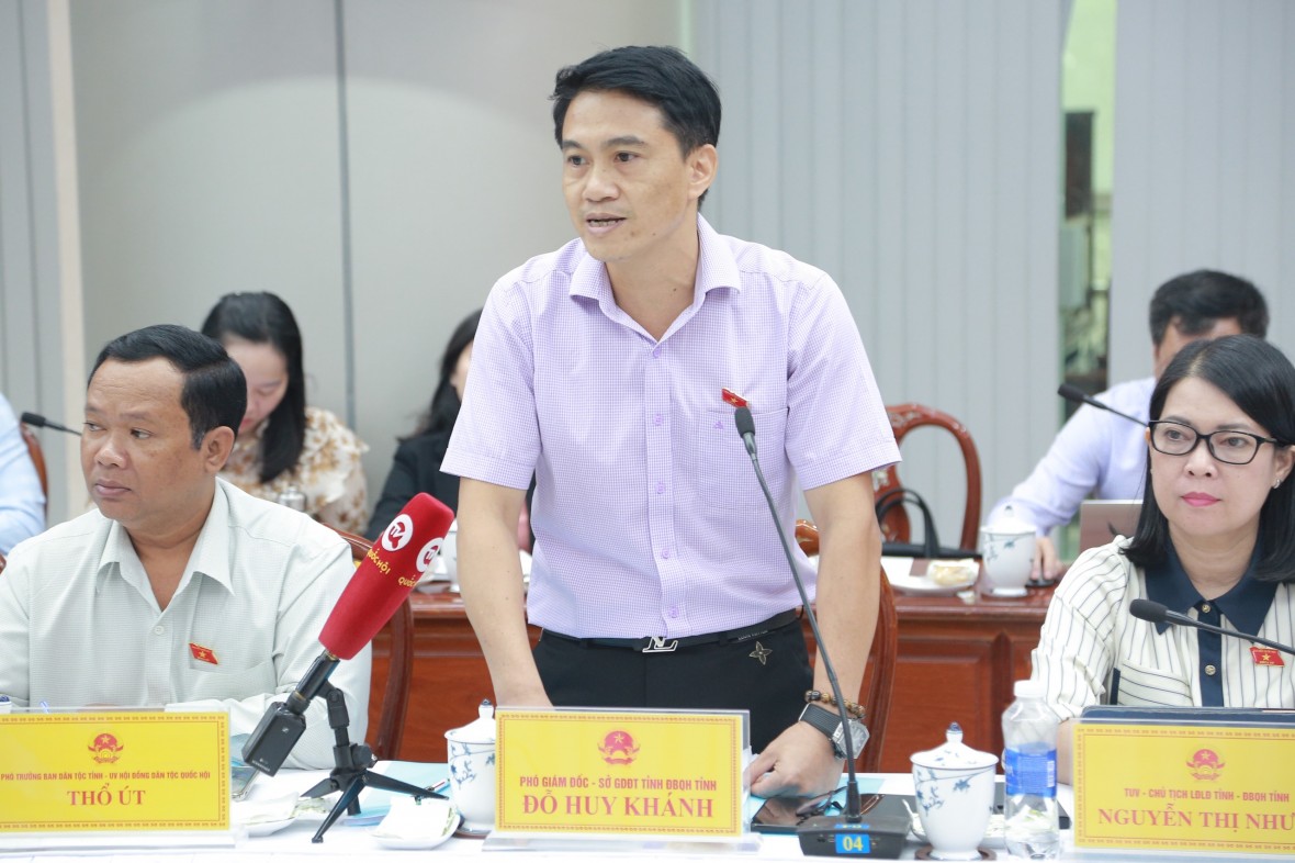 Phó Giám đốc Sở GD-ĐT Đỗ Huy Khánh phát biểu tại buổi làm việc