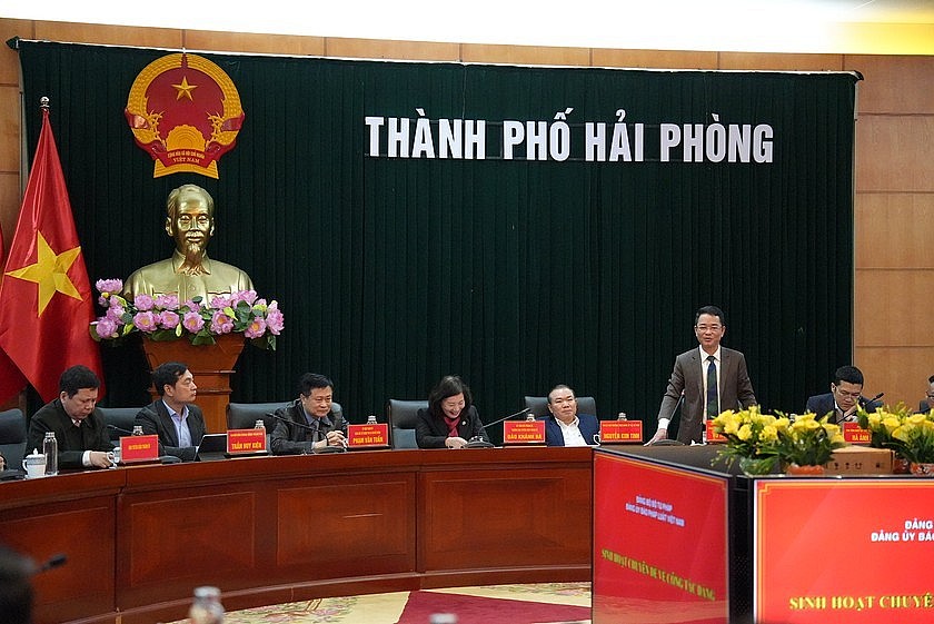Đồng chí Vũ Hoài Nam, Bí thư Đảng ủy, Tổng biên tập Báo PLVN phát biểu.