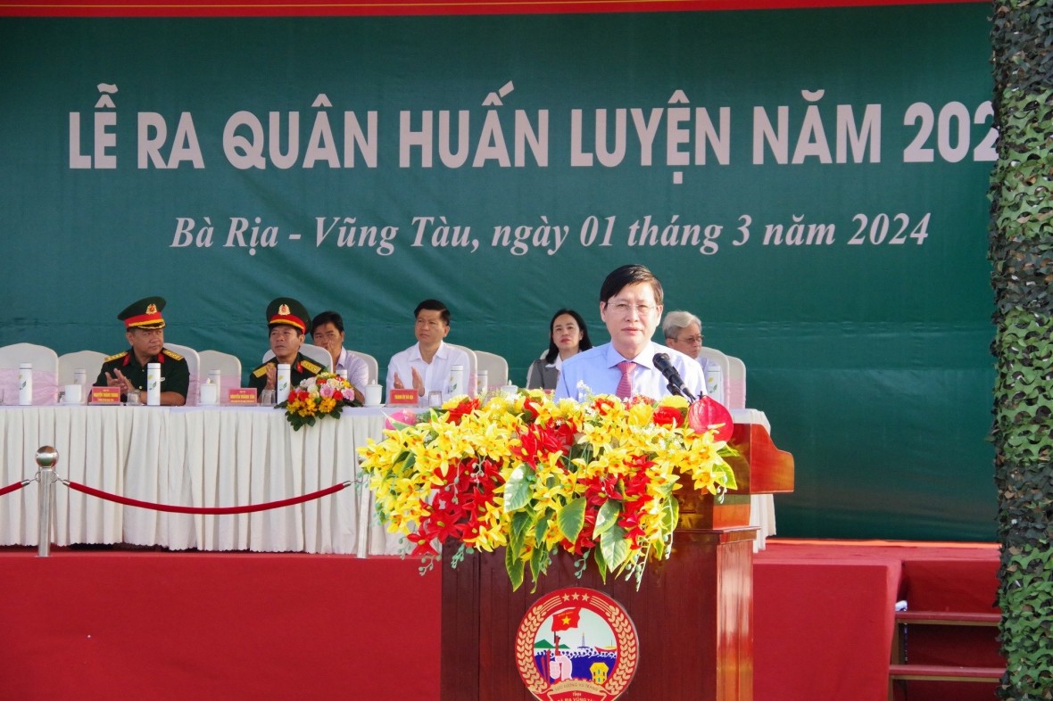 Ông Lê Ngọc Khánh, Phó Chủ tịch UBND tỉnh Bà Rịa - Vũng Tàu phát biểu tại buổi lễ Lễ ra quân huấn luyện năm 2024.