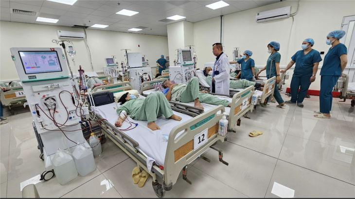 Chạy thận nhân tạo trong cơ sở mới Bệnh viện Đa khoa khu vực Hóc Môn