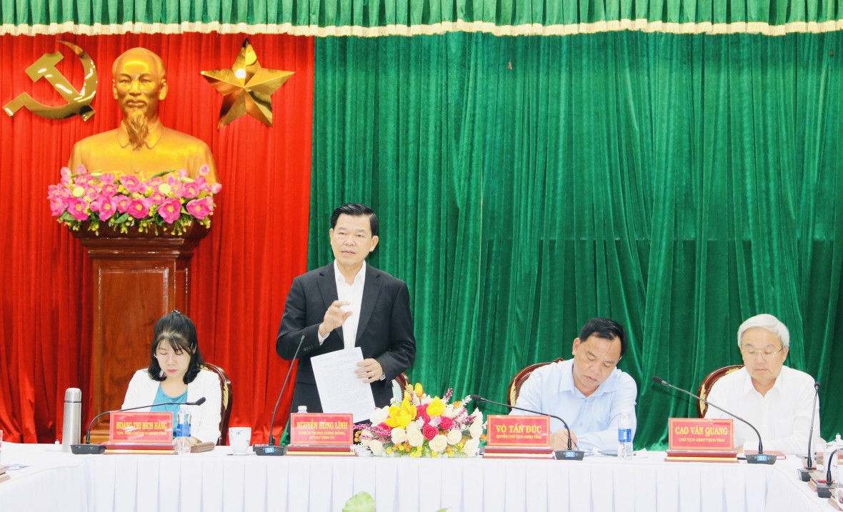 Bí thư Tỉnh uỷ Nguyễn Hồng Lĩnh phát biểu tại hội nghị giao ban