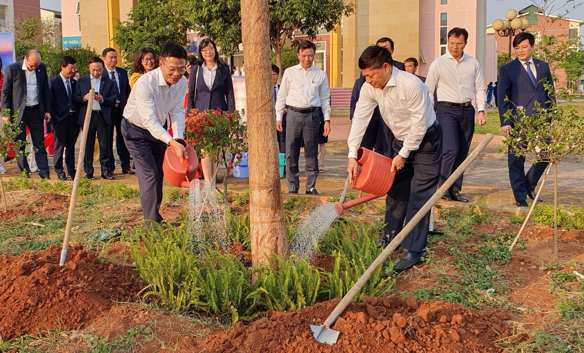 Bộ trưởng Lê Thành Long dự kỷ niệm 5 năm thành lập Trường Đại học Luật Hà Nội phân hiệu tại Đắk Lắk - Ảnh 2.