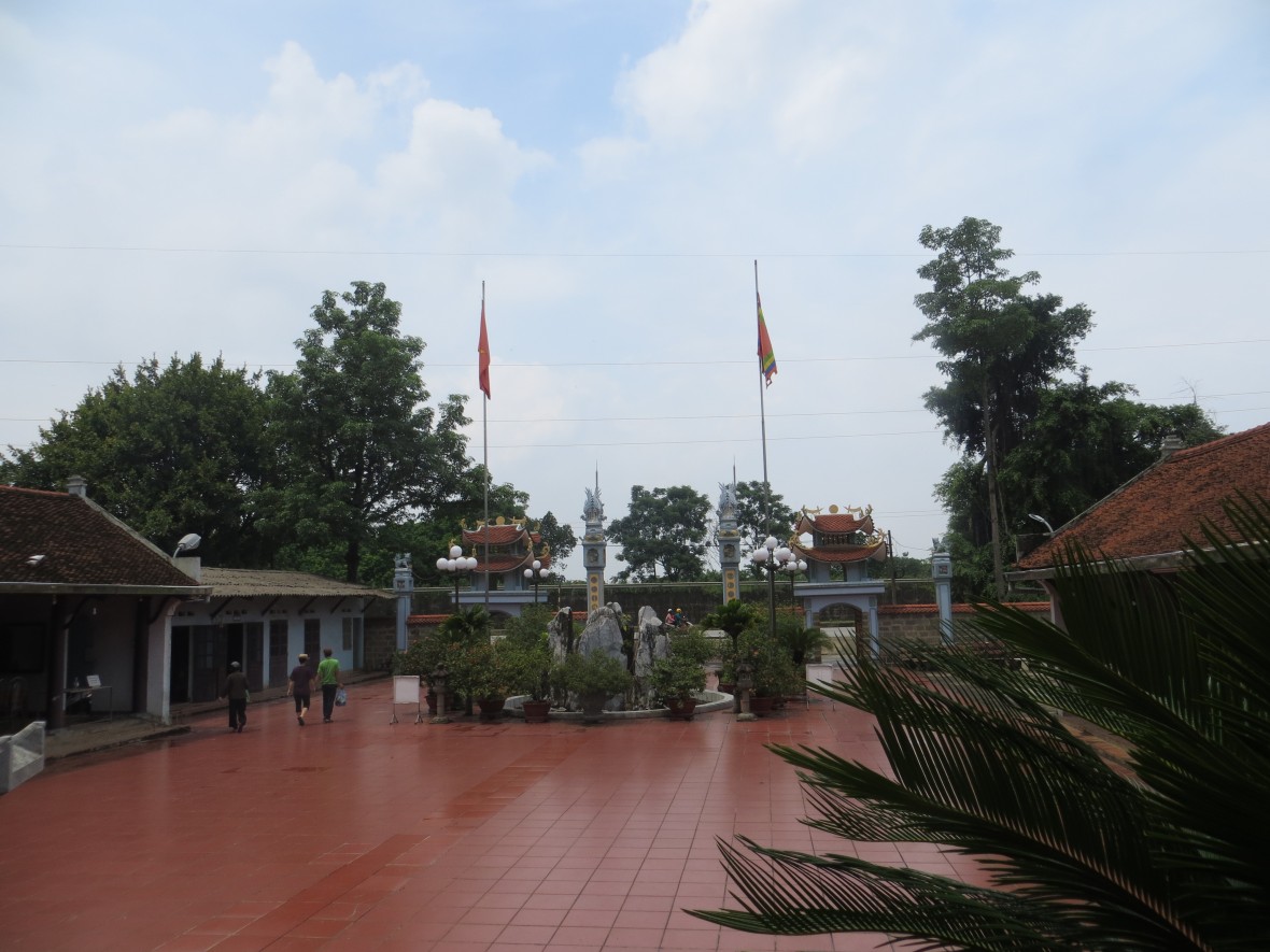 Ngôi đền thiêng thờ Thủy tổ Quốc mẫu nước Việt