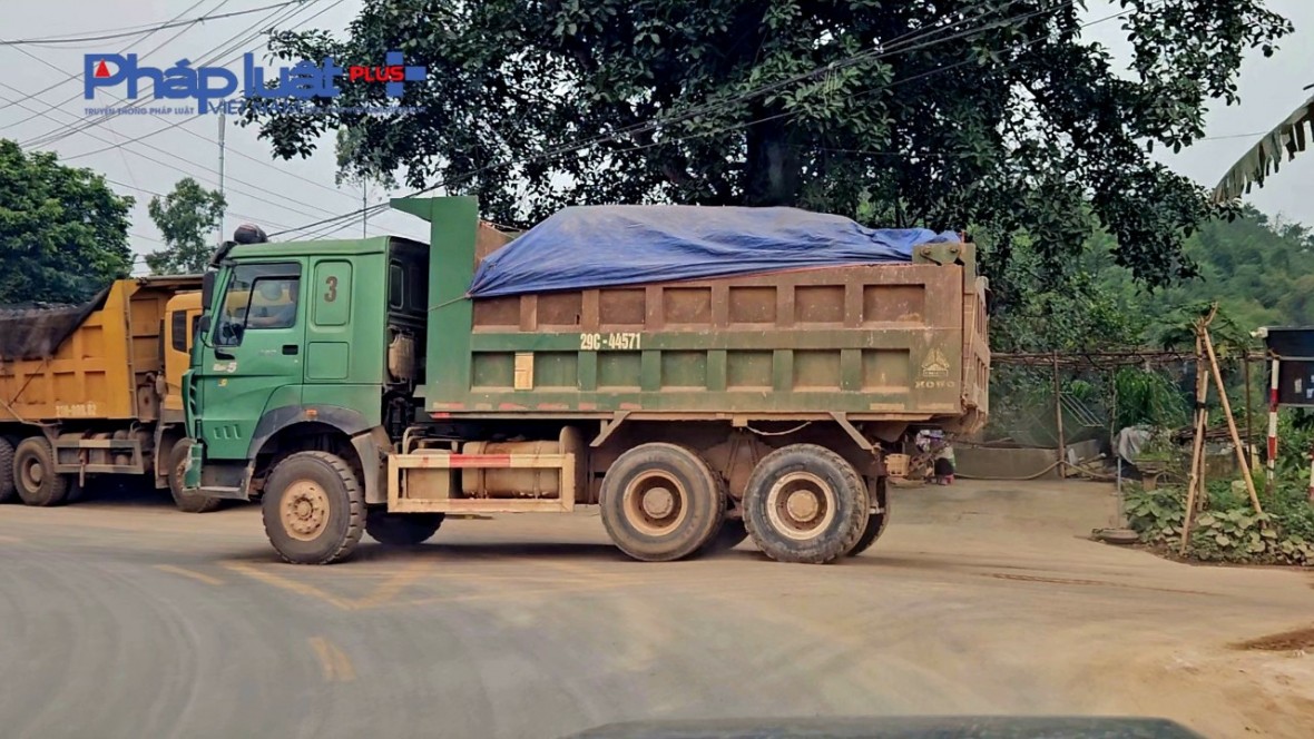 Yên Bái : Xe quá tải hoạt động rầm rộ trên Quốc lộ 2D đoạn qua xã Thịnh Hưng