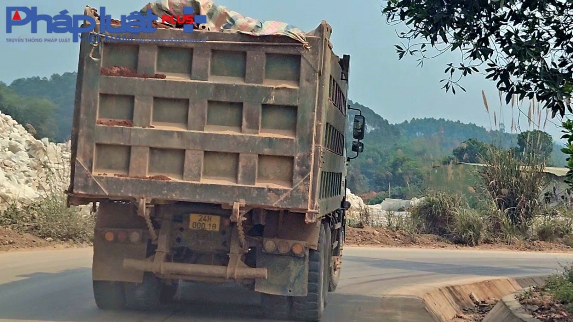 Yên Bái : Xe quá tải hoạt động rầm rộ trên Quốc lộ 2D đoạn qua xã Thịnh Hưng