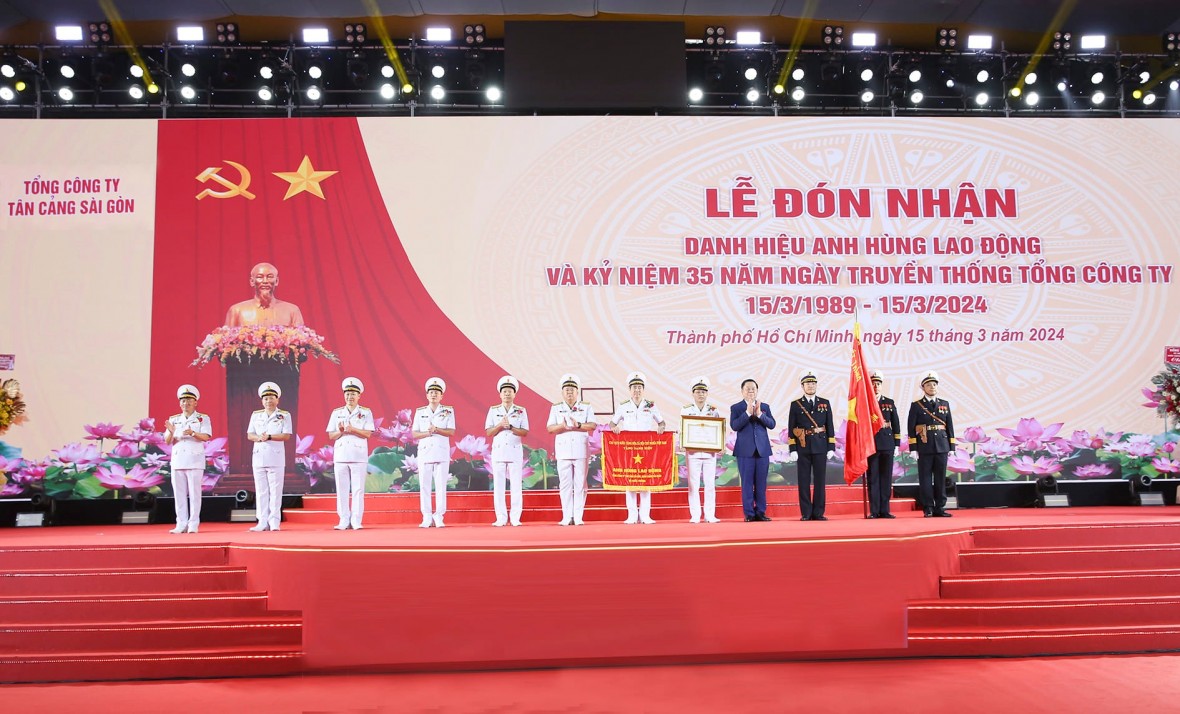 TP.HCM: Tổng công ty Tân Cảng Sài Gòn đón nhận danh hiệu Anh hùng Lao động