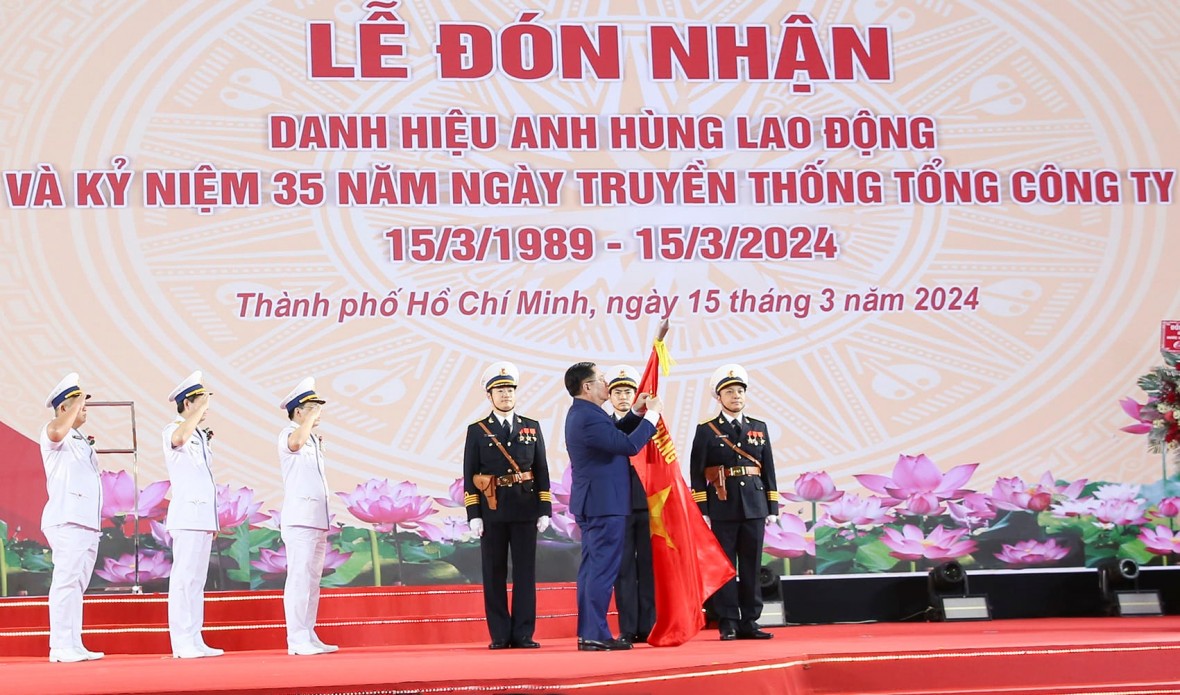 TP.HCM: Tổng công ty Tân Cảng Sài Gòn đón nhận danh hiệu Anh hùng Lao động