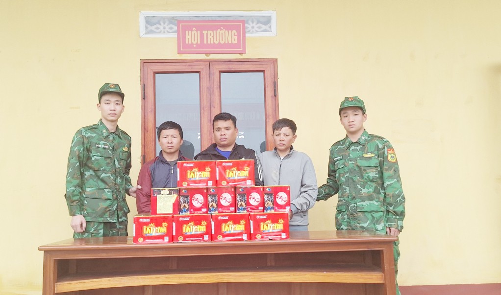 Quảng Ninh: Bắt giữ đối tượng vận chuyển trái phép pháo nổ