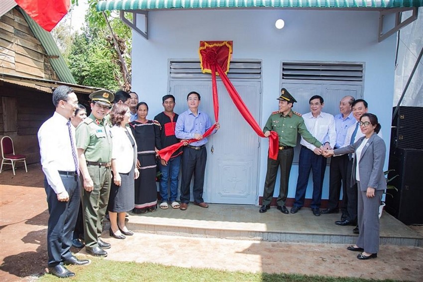 Xây dựng 1.200 căn nhà cho người nghèo tại Đắk Lắk