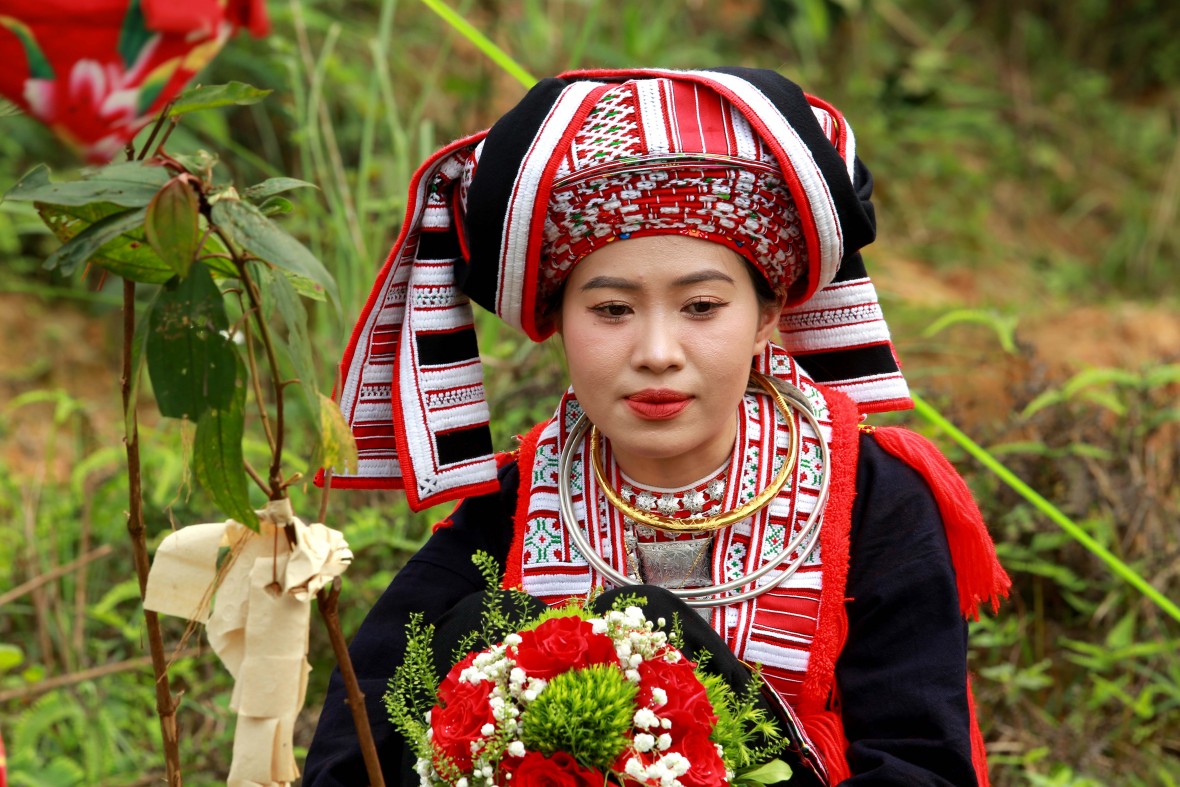 Độc đáo trang phục cưới của cô dâu người Dao đỏ