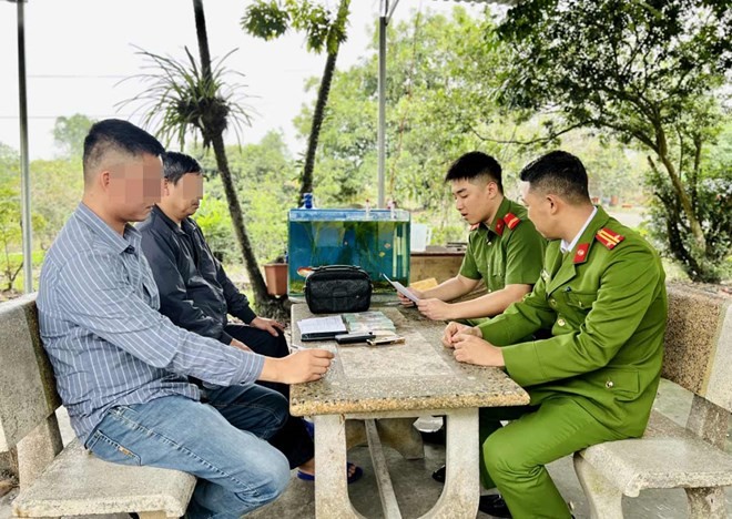 Quảng Ninh: Chiến sỹ cơ động nhặt được 200 triệu và nhiều vật dụng giá trị trả lại cho du khách bỏ quên