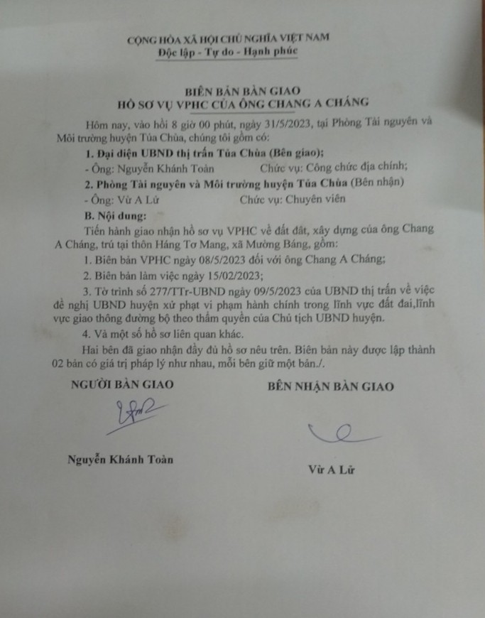 Bài 1: Chủ tịch huyện Tủa Chùa (Điện Biên) ký văn bản có 