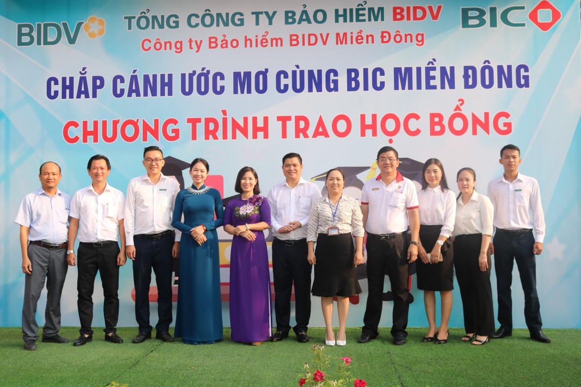 Trao 20 suất học bổng cho học sinh nghèo ở TP Biên Hòa