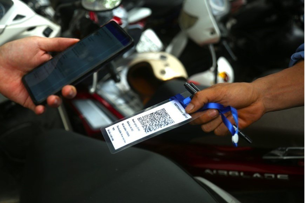Người dân có thể thanh toán tiền gửi xe linh hoạt bằng mã QR thông qua các ứng dụng ngân hàng hoặc ví điện tử.