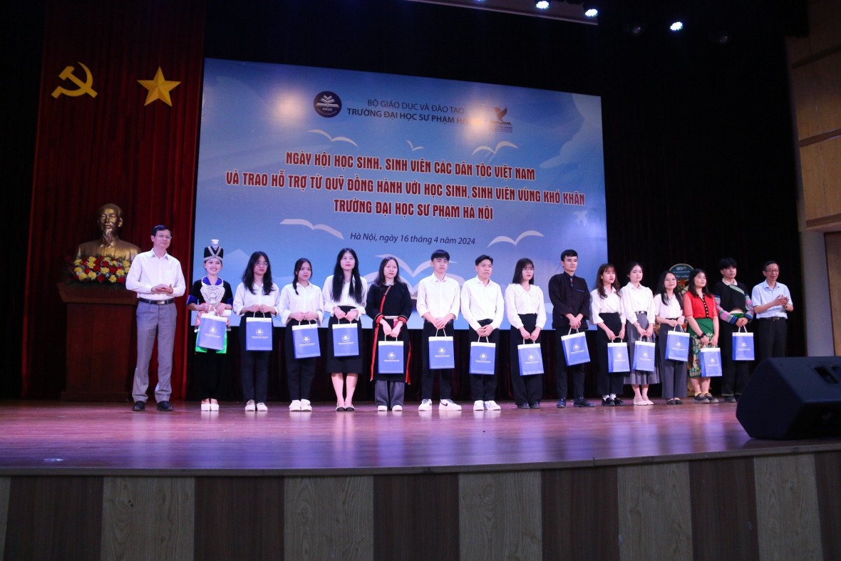 Trường Đại học Sư phạm Hà Nội đồng hành với sinh viên vùng khó khăn