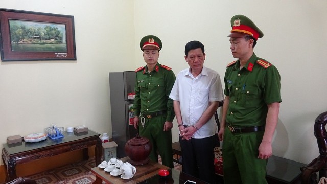 Bắc Giang: Khởi tố bị can, bắt tạm giam Chủ tịch UBND thị trấn An Châu và kế toán