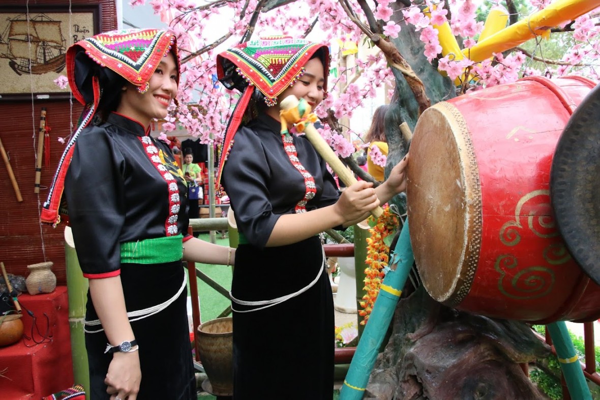 Độc đáo văn hoá khăn Piêu của người phụ nữ Thái