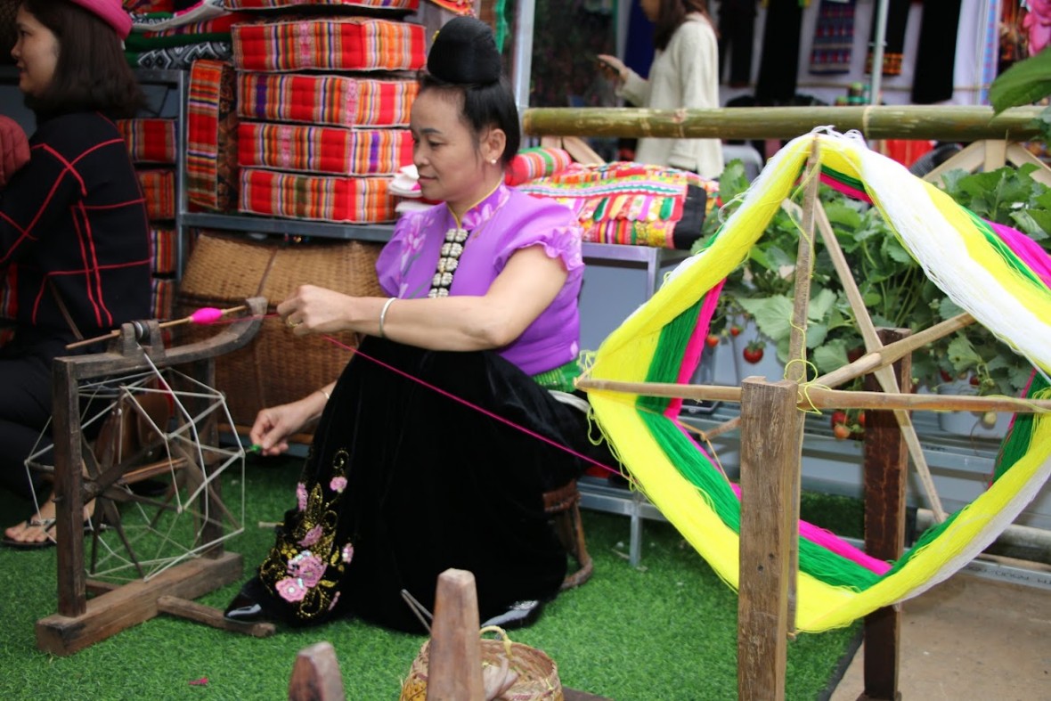 Độc đáo văn hoá khăn Piêu của người phụ nữ Thái