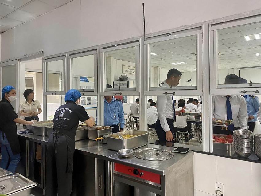 Công ty cung cấp suất ăn sẵn Ricenow Việt Nam bị phạt vì nơi chế biến, bảo quản có côn trùng
