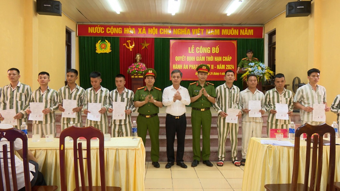 Quảng Ninh: 24 trường hợp phạm nhân được trao Quyết định giảm án dịp 30/4 và 1/5
