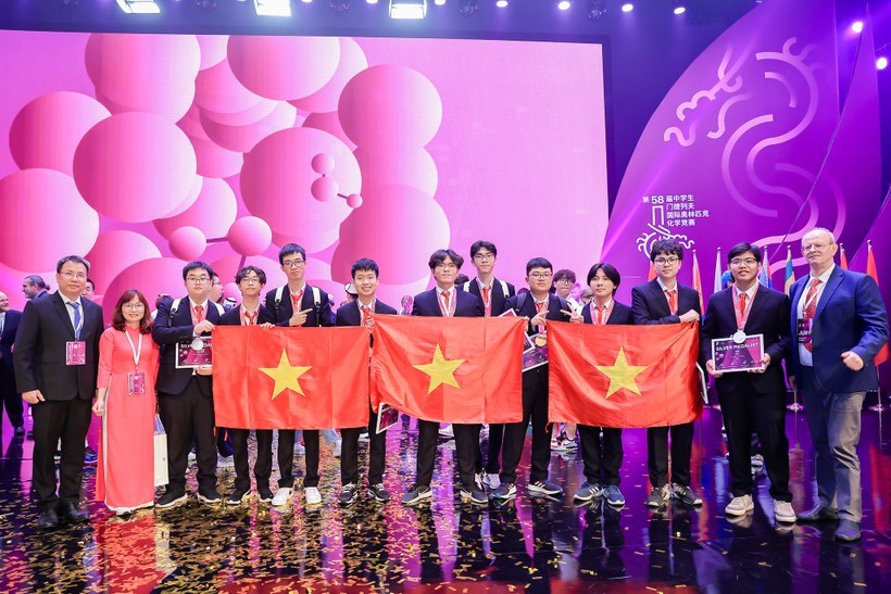 10 học sinh Việt Nam xuất sắc đoạt giải Olympic Hóa học quốc tế Mendeleev