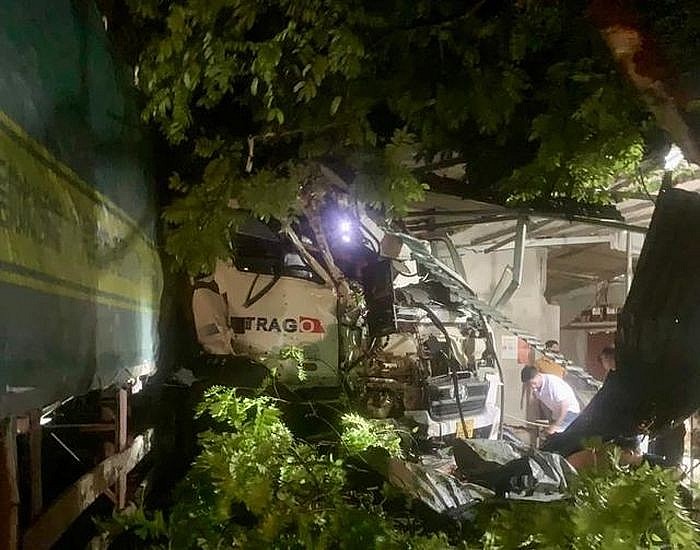 Bắt khẩn cấp tài xế lao xe tải vào nhà dân khiến 1 người chết, 7 người bị thương