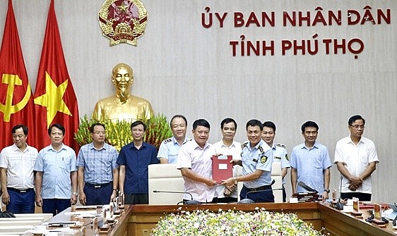Lễ ký quy chế phối hợp giữa Cục Quản lý thị trường tỉnh Phú Thọ với 13 UBND các huyện, thành, thị trên địa bàn tỉnh. 