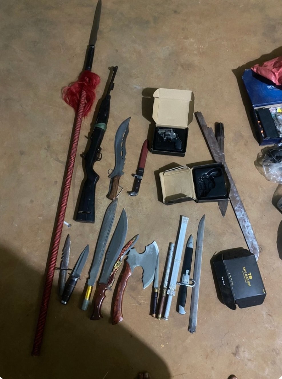 Đắk Lắk: Tạm giữ nhóm đối tượng chế tạo mua bán vũ khí trên mạng xã hội