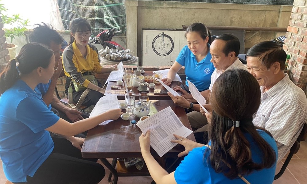 : Phối hợp truyền thông theo nhóm nhỏ đến tận hộ gia đình để vận động người dân tham gia BHXH tự nguyện, BHYT hộ gia đình tại Quảng Trị.