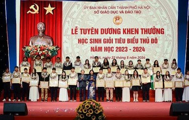 Tuyên dương, khen thưởng 820 học sinh tiêu biểu Thủ đô