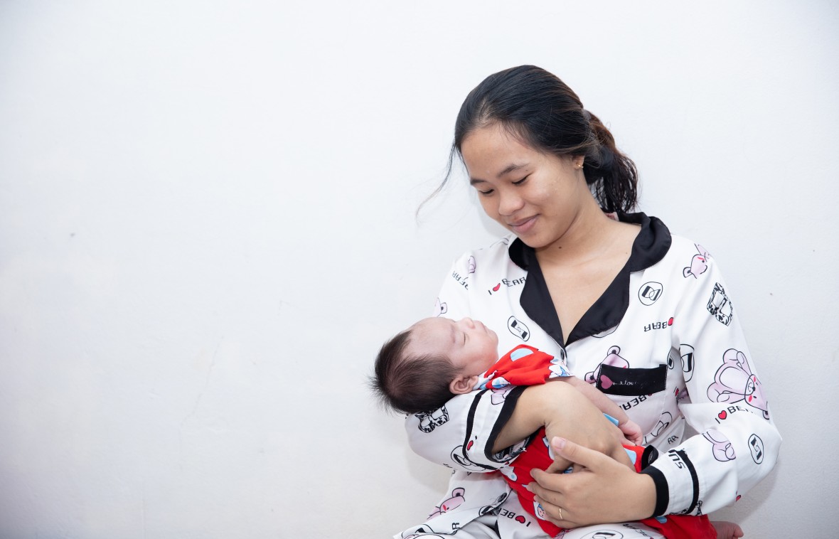 Lao động nữ phi chính thức có nguy cơ nghèo đói vì sinh con