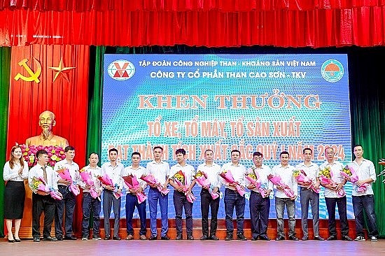 Công ty Than Cao Sơn khen thưởng 63 đơn vị hoàn thành xuất sắc nhiệm vụ