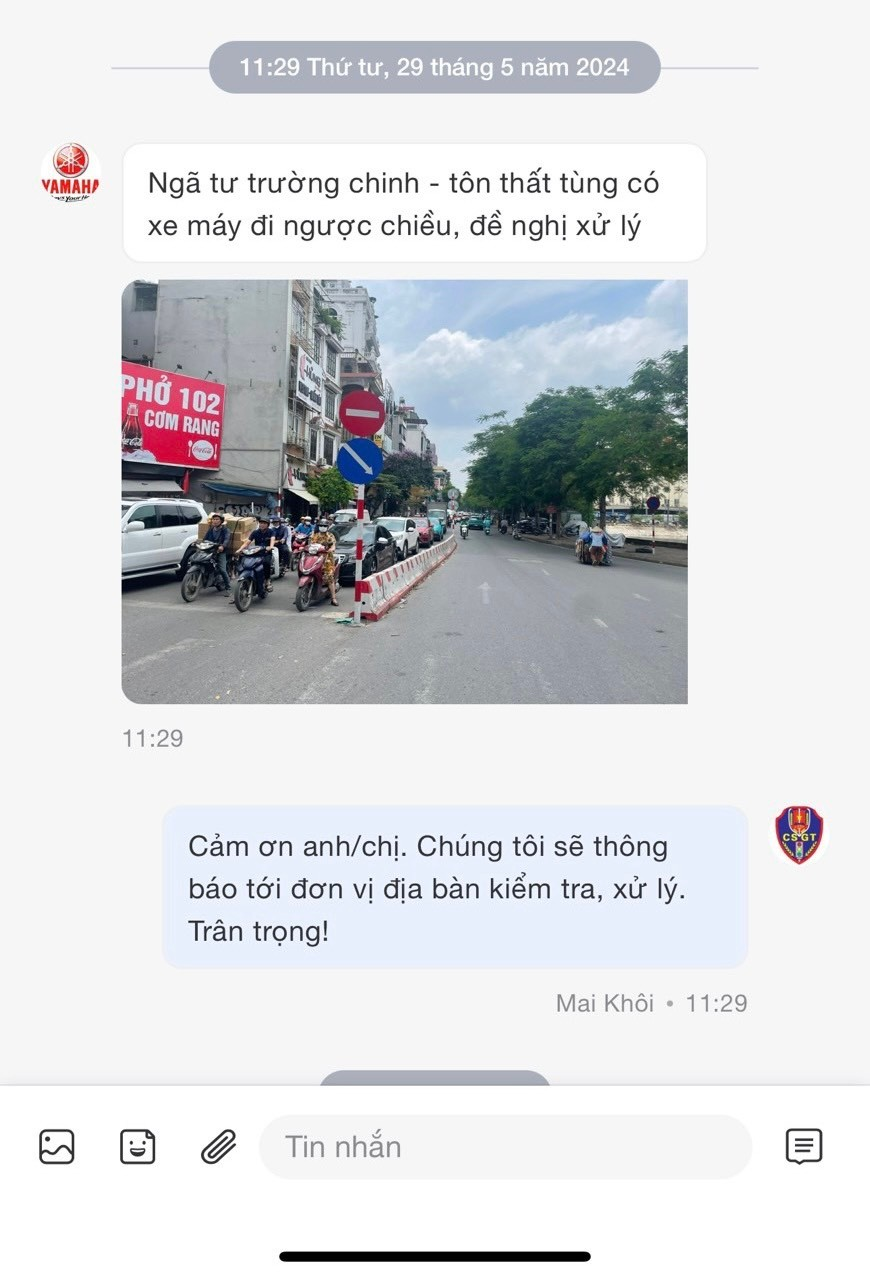Tiếp nhận thông tin về xe máy đi ngược chiều tại Ngã tư Trường Chinh - Tôn Thất Tùng của người dân phản ánh qua trang Zalo Phòng Cảnh sát giao thông.