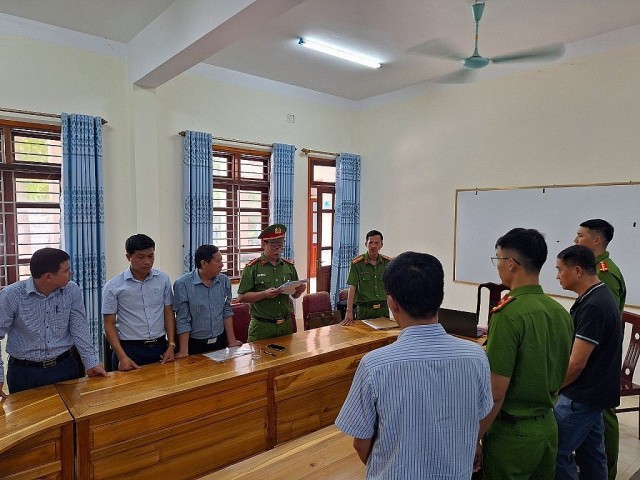 Nghệ An: Khởi tố, bắt giam Hiệu trưởng trường dân tộc bán trú ở huyện Kỳ Sơn