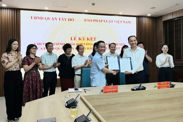 Báo Pháp luật Việt Nam ký kết chương trình phối hợp truyền thông với quận Tây Hồ