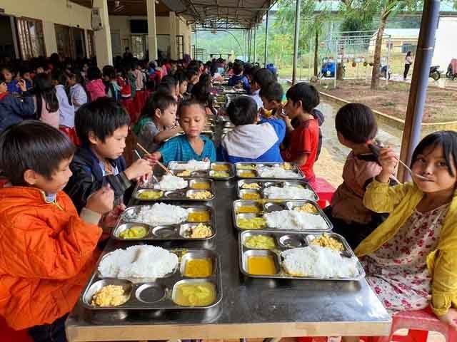 Bộ GD&ĐT đề xuất hỗ trợ tiền ăn trưa cho trẻ mầm non thuộc hộ nghèo