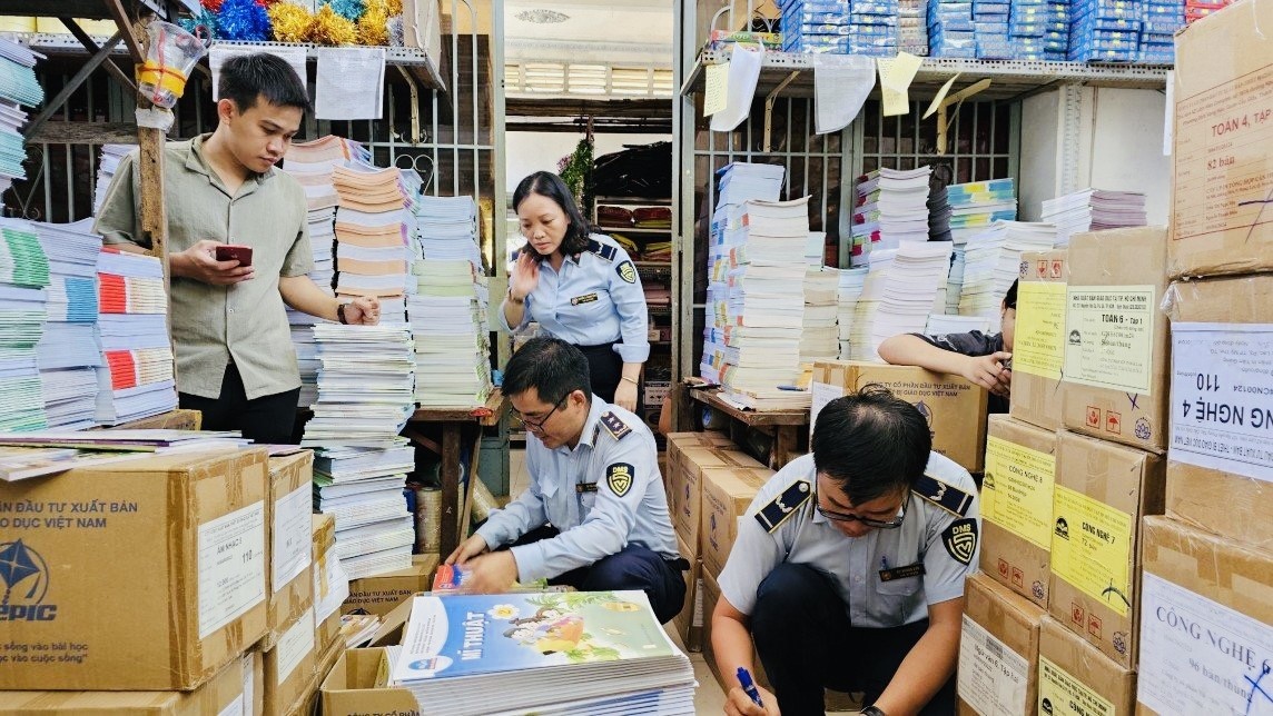 Tây Ninh: Phát hiện và thu giữ hơn 5.500 quyển sách giáo khoa nghi giả mạo