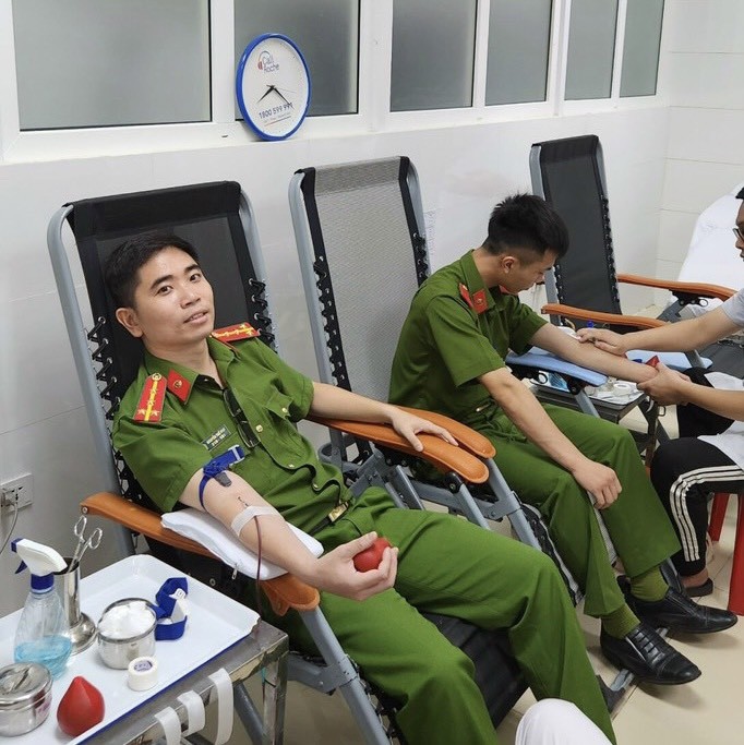 Cán bộ chiến sĩ Trại Tạm giam Công an Thanh Hóa hiến máu cứu người