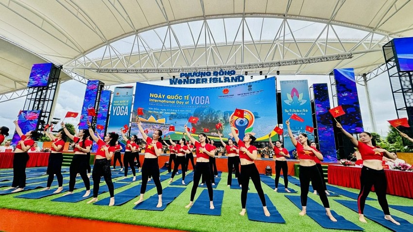 Quảng Ninh: Hơn 1.300 vận động viên tham gia ngày Quốc tế Yoga lần thứ 10