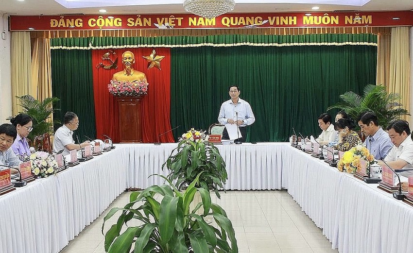 Phó Chủ tịch UBND tỉnh Đồng Nai Võ Văn Phi phát biểu kết luận tại hội nghị.