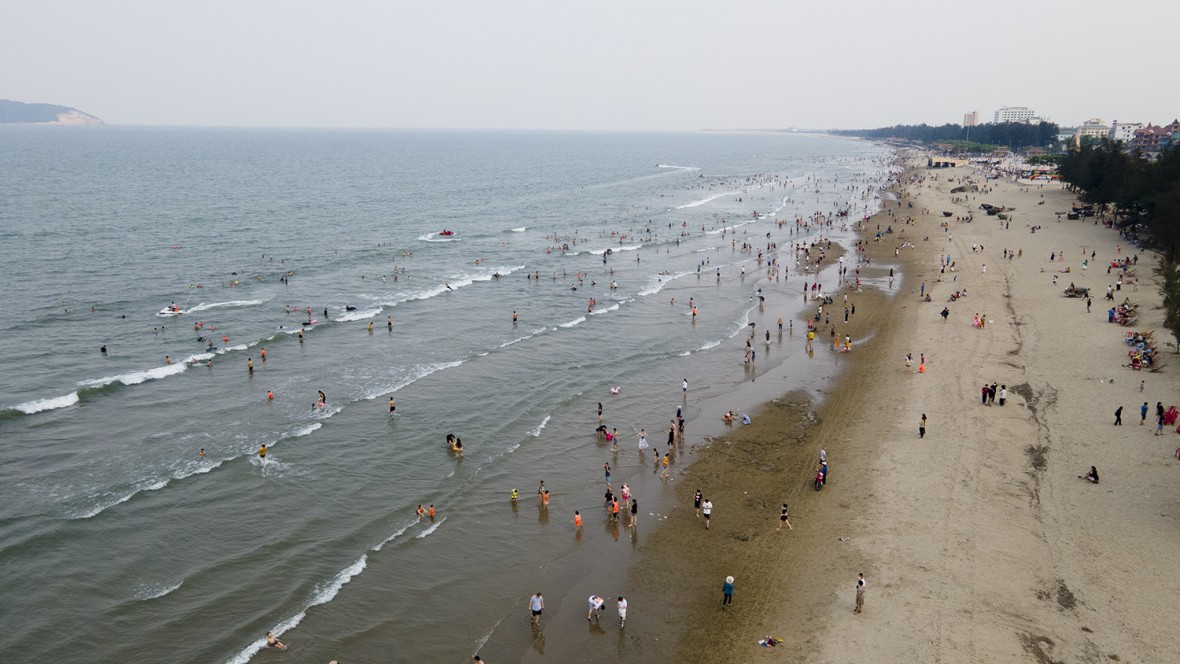 Nghệ An: Chất lượng môi trường nước biển tại các bãi biển đạt yêu cầu