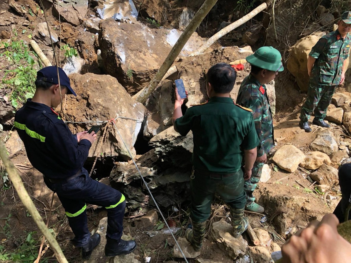 Hiện trường vụ sạt lở lấp cửa hang tại xã Hiệp Lực, huyện Ngân Sơn, tỉnh Bắc Kạn.