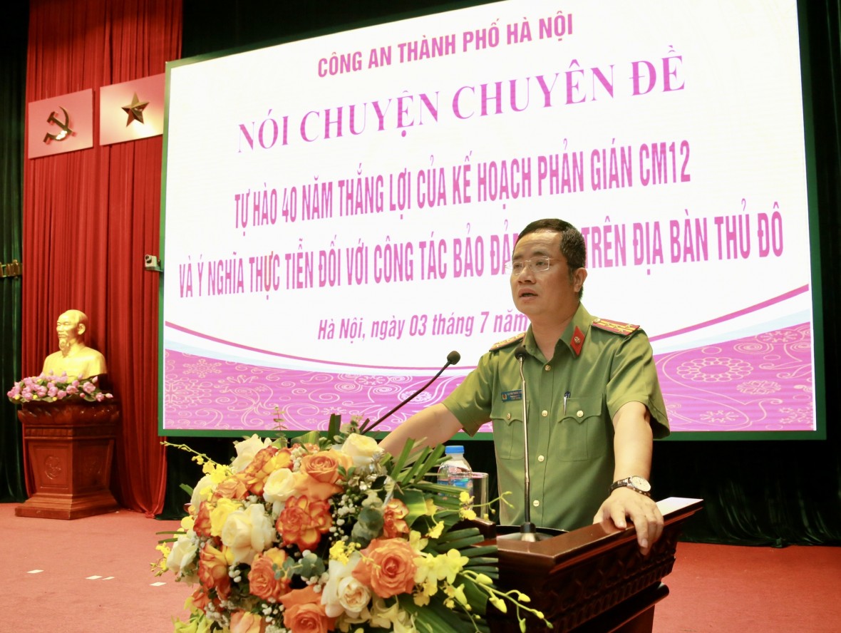 Đại tá Nguyễn Thành Long, Phó Giám đốc CATP phát biểu khai mạc Hội nghị.