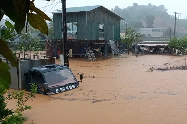 Nhiều địa phương bị thiệt hại nặng nề do mưa lớn kéo dài