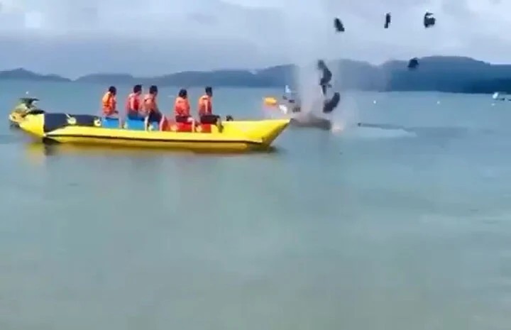 Mô tô nước phát nổ khiến người lái bị hất văng trên mặt biển Cô Tô