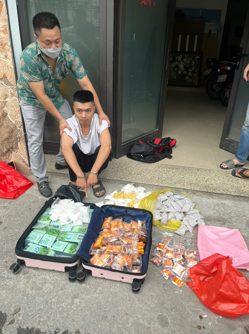 Hà Nội: Bắt giữ đối tượng, thu gần 18 kg ma túy tổng hợp