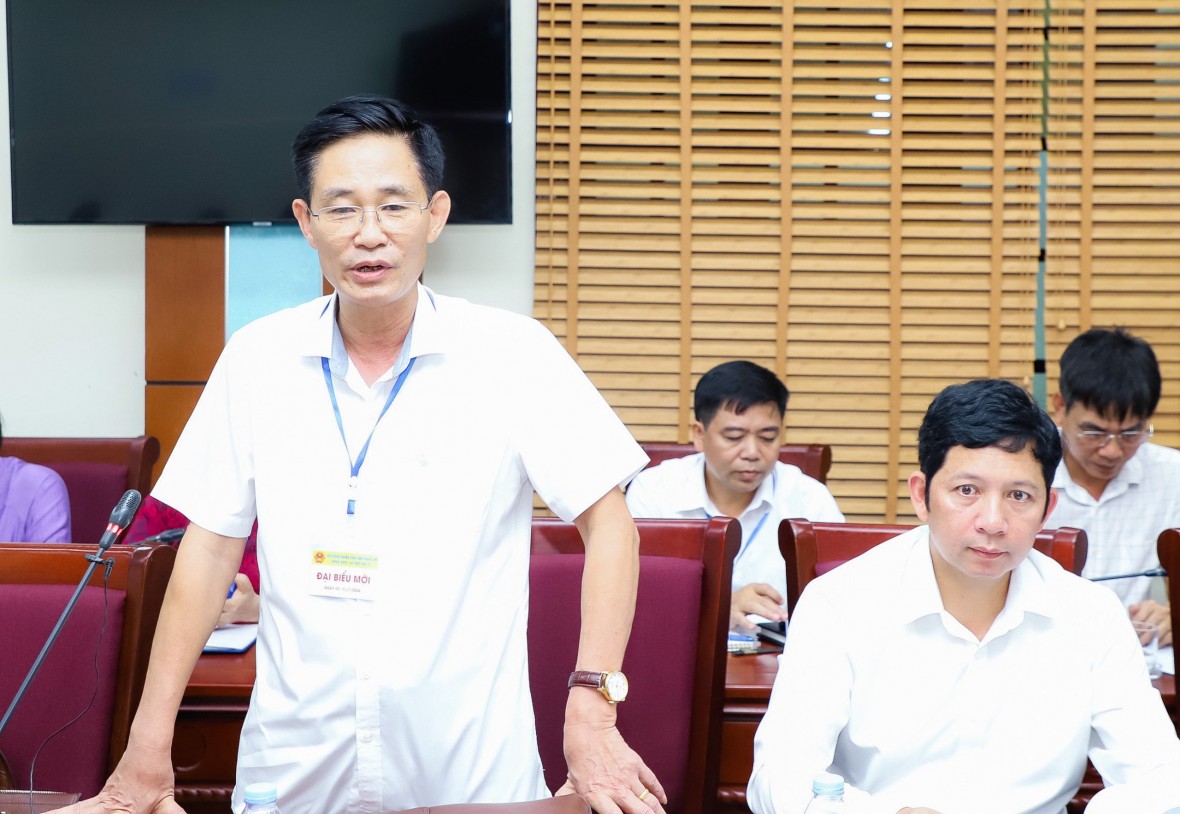 Đại biểu Trương Minh Cương - huyện Quế Phong nêu ý kiến.