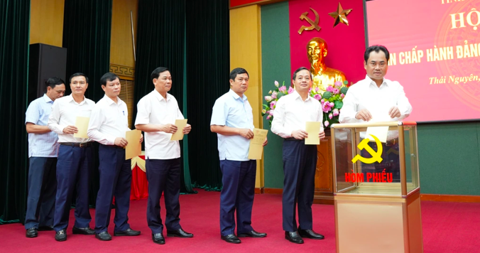 Các đại biểu bỏ phiếu bầu Bí thư Tỉnh ủy Thái Nguyên, nhiệm kỳ 2020-2025 (Ảnh: Tỉnh ủy Thái Nguyên).