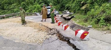 Nghệ An: Tạm dừng lưu thông trên quốc lộ 16 do sụt lún